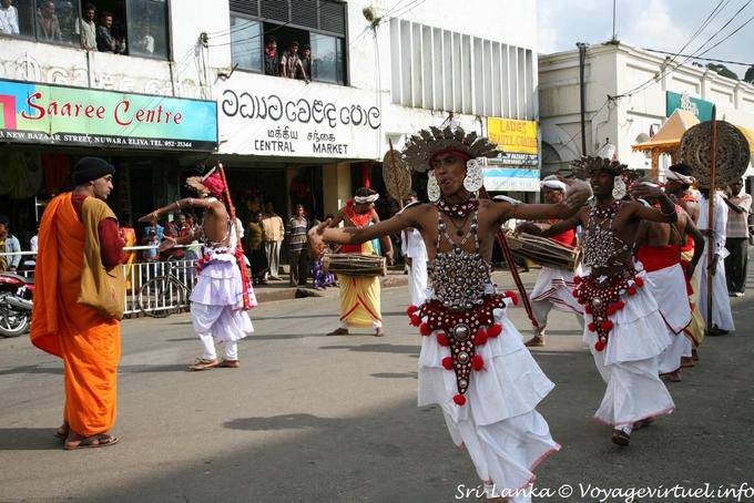 Traditional dance in the center of the city, Nuwara Eliya - Sri Lanka Ceylon