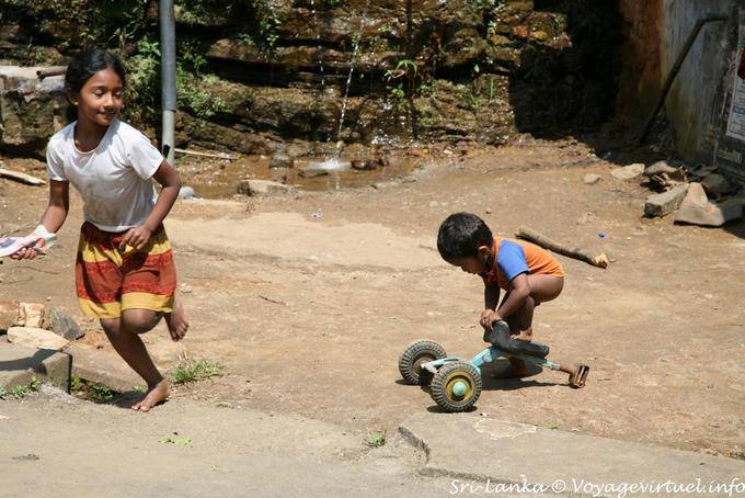 Sri Lankan children's games, PBC Highway, near Nuwara Eliya - Sri Lanka Ceylon