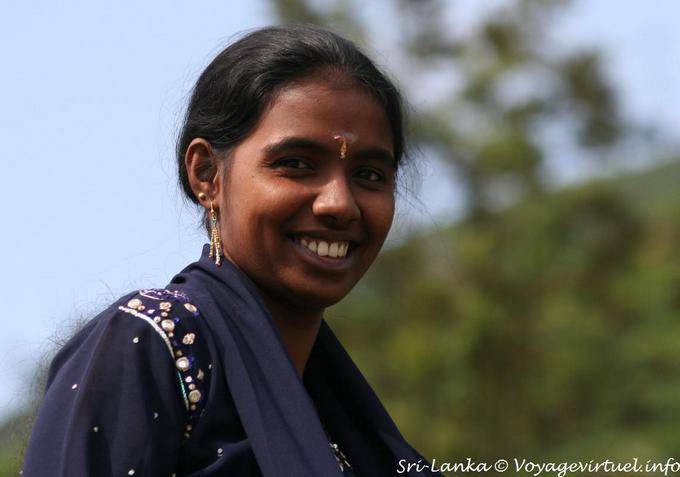 Sri Lankan smile passage, Tea Road, Nuwara Eliya - Sri Lanka Ceylon