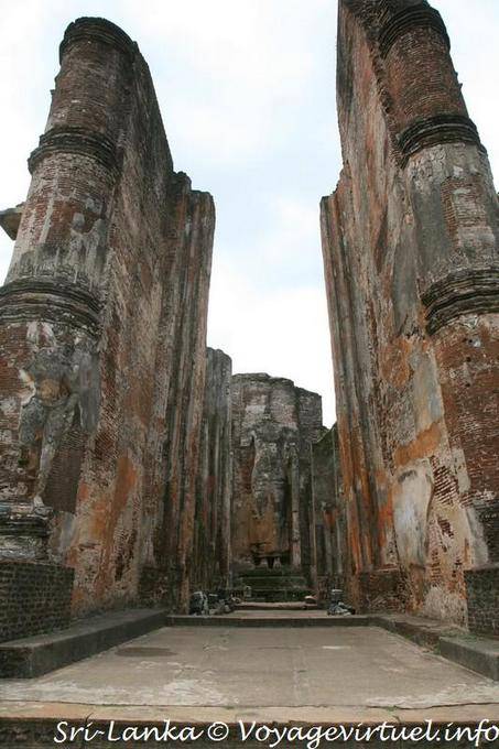The temple of Lankatilaka, Alahana Parivena, Polonnaruwa - Sri Lanka Ceylon