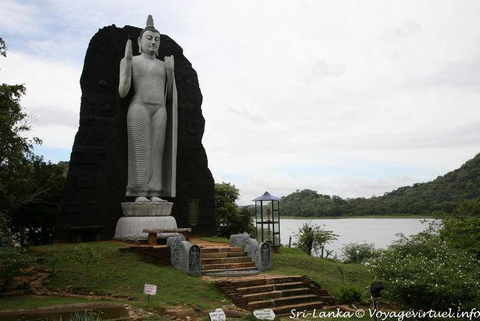 Buddha Polonnaruwa lake - Sri Lanka Ceylon
