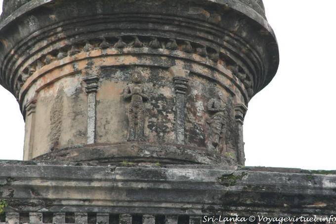 Sculptures on top of Rankoth Vehera, Polonnaruwa - Sri Lanka Ceylon