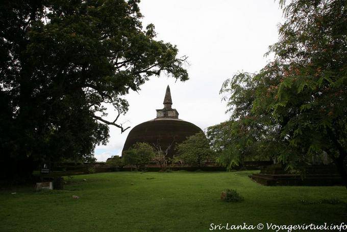 Discovery upper dagoba Rankoth Vehera, Polonnaruwa - Sri Lanka Ceylon