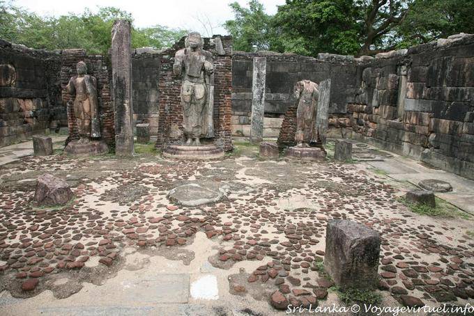 Statues inside the Hatadage, Sacred Tooth Relic Temple, Polonnaruwa - Sri Lanka Ceylon