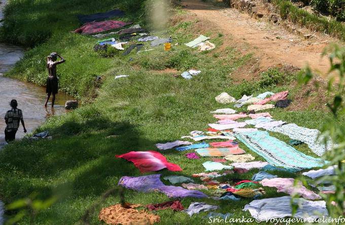 Toilet and drying clothes along the Kelani River to Kitulgala - Sri Lanka Ceylon
