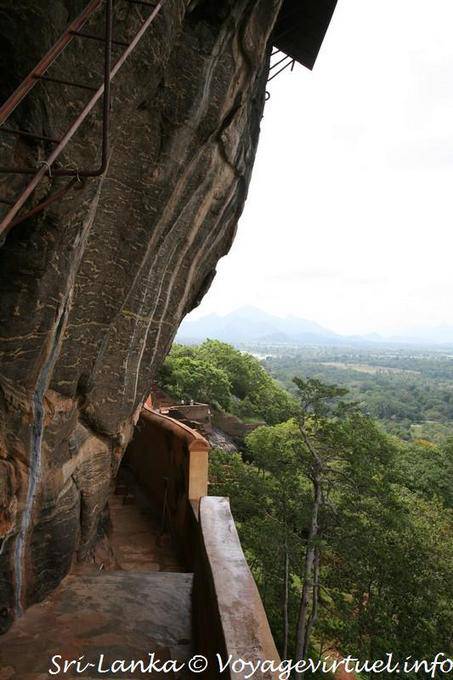 Narrow passage between the gallery and the rock wall mirror, Sigiriya - Sri Lanka Ceylon