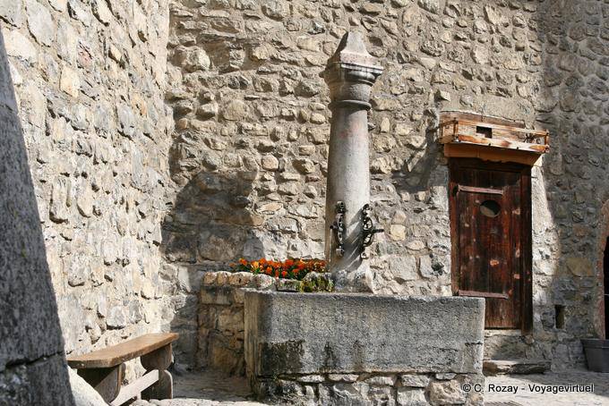 Fontaine, Chillon Castle - Switzerland