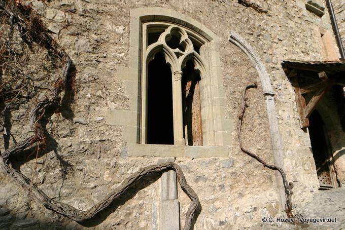 Smoothness and roughness, Chillon Castle - Switzerland