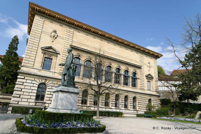 Statue of Grand Louis on the side of Rumine Palace, Lausanne - Switzerland