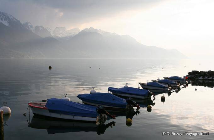 Alignment boats in the mist, Montreux - Switzerland