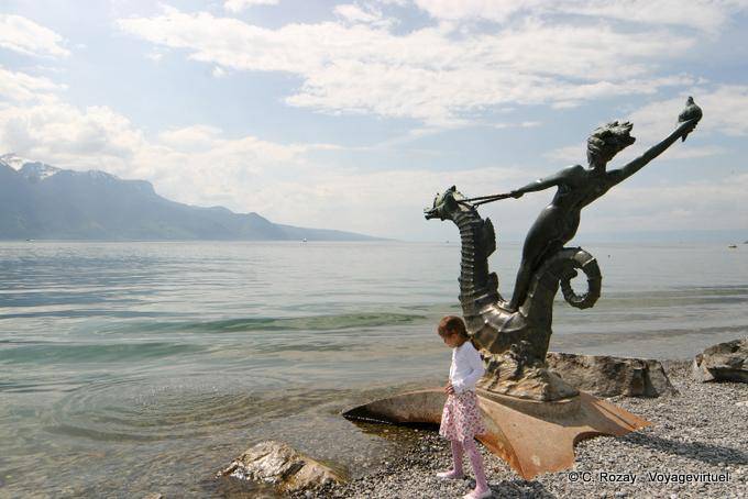 The little girl before the sculpture of Edouard-Marcel Sandoz, a symbol of Vevey - Switzerland