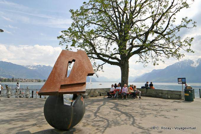 Sculpture in front of the Jardin du Rivage in Vevey - Switzerland