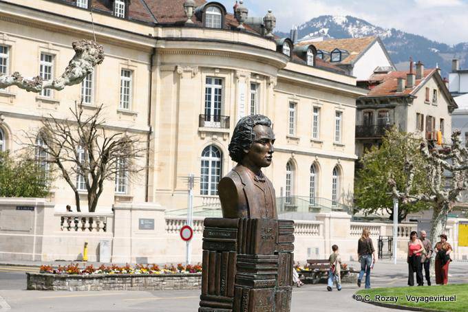 Bronze bust of Mihai Eminescu, work of Andreia Bove Nastasescu, Vevey - Switzerland