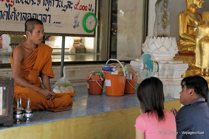 Monk with offerings Wat Choeng Phanan, Ayutthaya - Thailand