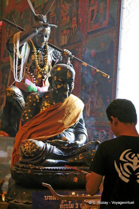 Chinese warrior and black Buddha, Wat Choeng Phanan, Ayutthaya - Thailand
