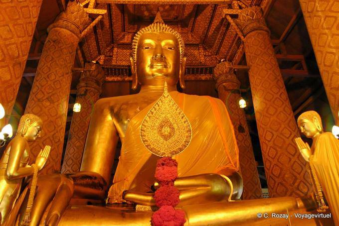 Luang Po To, a Buddha 19 meters, Wat Choeng Phanan, Ayutthaya - Thailand