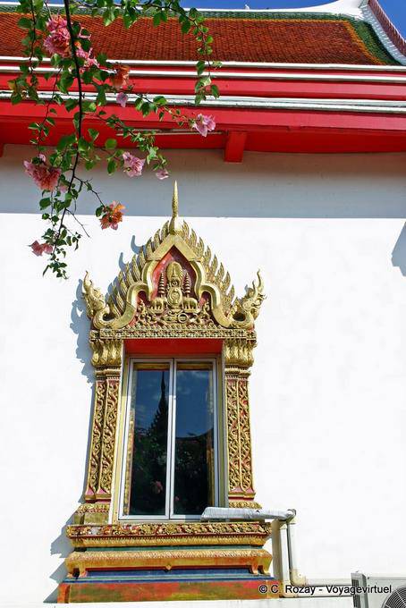 An ornate window, Wat Choeng Phanan, Ayutthaya - Thailand