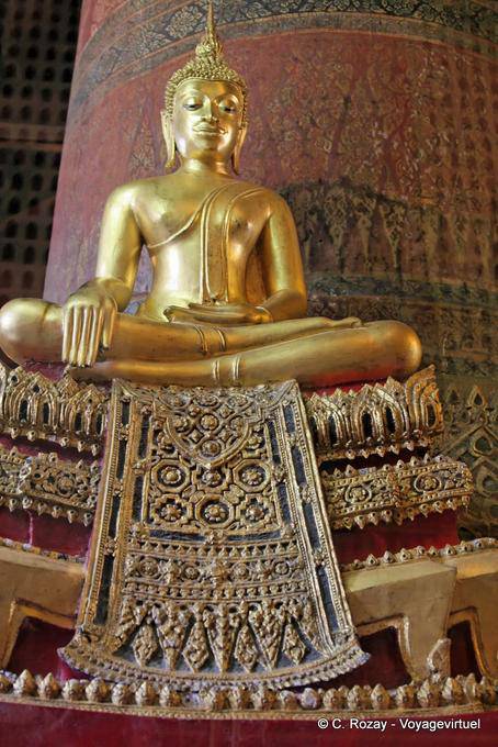 Ornate pedestal, Wat Choeng Phanan, Ayutthaya - Thailand
