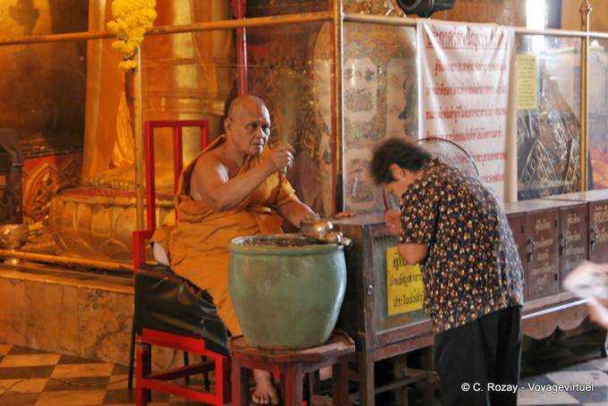 Monk's blessing, Wat Choeng Phanan, Ayutthaya - Thailand
