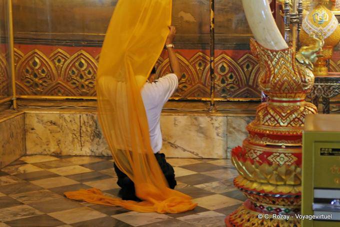 Prayer Sailing, Wat Choeng Phanan, Ayutthaya - Thailand