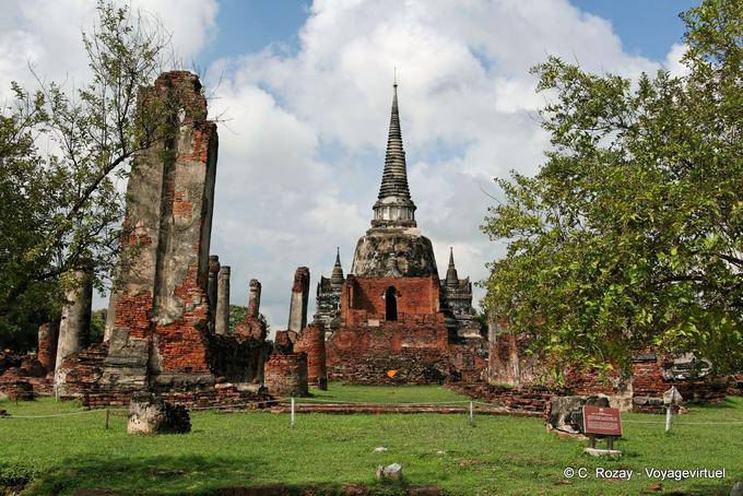 Cloister in ruins, Wat Phra Sri Samphet, Ayutthaya - Thailand