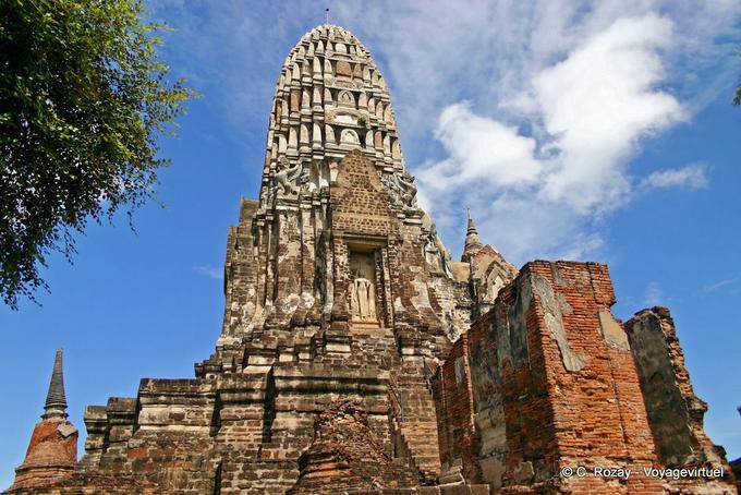Ayutthaya, Wat Raj Burana tower sanctuary (a prang 1424) - Thailand