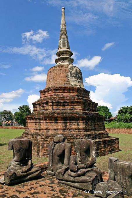 Seated statues in front chedi, Wat Raj Burana, Ayutthaya - Thailand