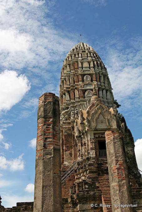 View cella of the prang, Wat Raj Burana, Ayutthaya - Thailand