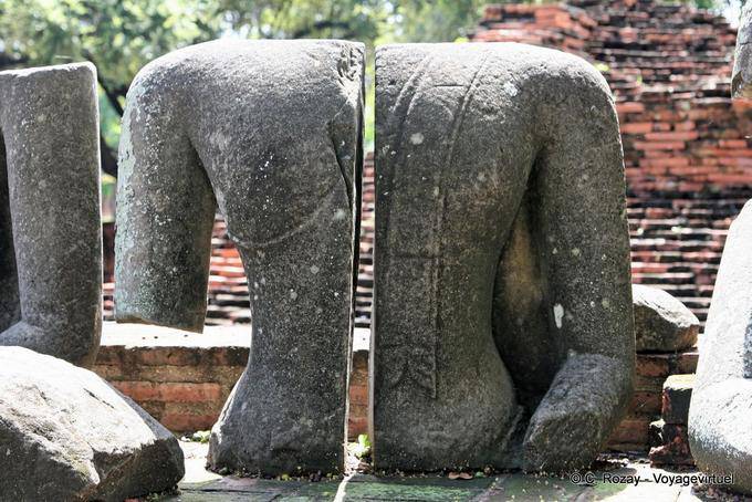 Ayutthaya, Wat Raj Burana, bust halved - Thailand