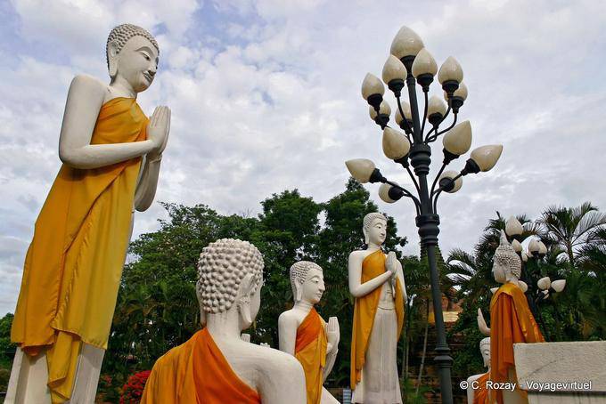 Devotion and floor lamp, Wat Yai Chai Mongkol, Ayutthaya - Thailand