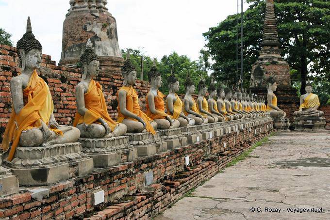Aligning seated Buddhas, Wat Yai Chai Mongkol, Ayutthaya - Thailand