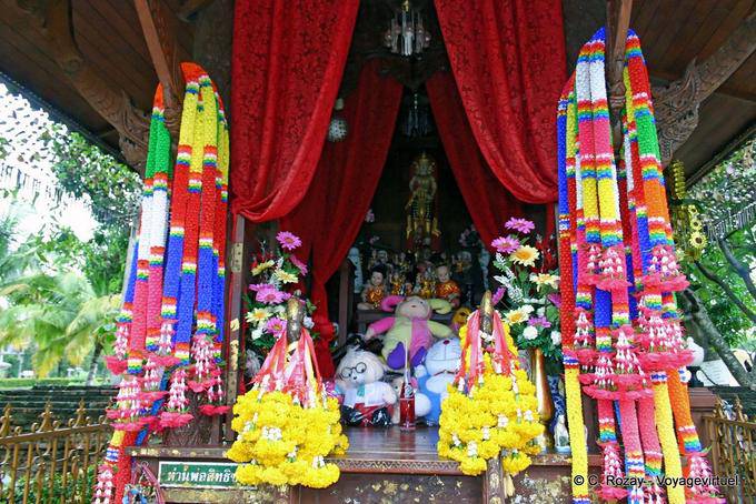 Chapelle aux nats, Wat Yai Chai Mongkol, Ayutthaya - Thailand