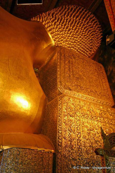 Headrest Reclining Buddha, Wat Pho (Wat Phra Chettuphon), Bangkok - Thailand