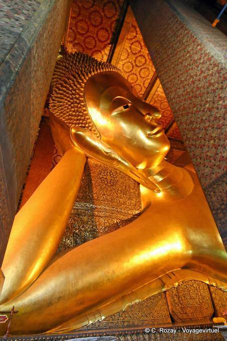 The head of a reclining Buddha, other view, Wat Pho, Bangkok - Thailand