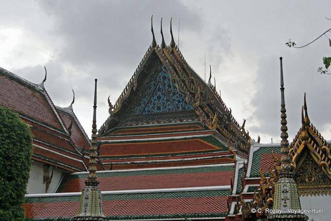 Prasat Phra Thep detail Bidon, Wat Pho, Bangkok - Thailand