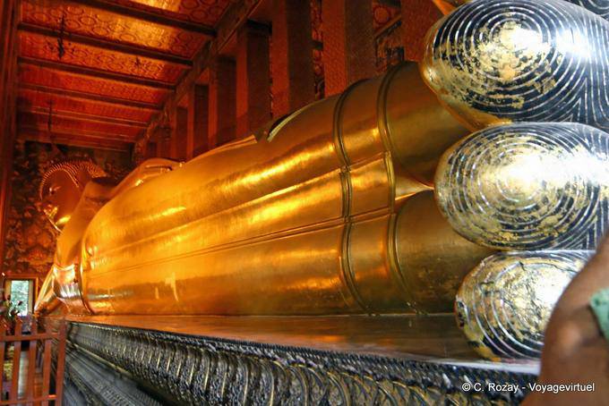 Bangkok, Wat Pho, reclining Buddha, 46 meters long and 15 meters high - Thailand