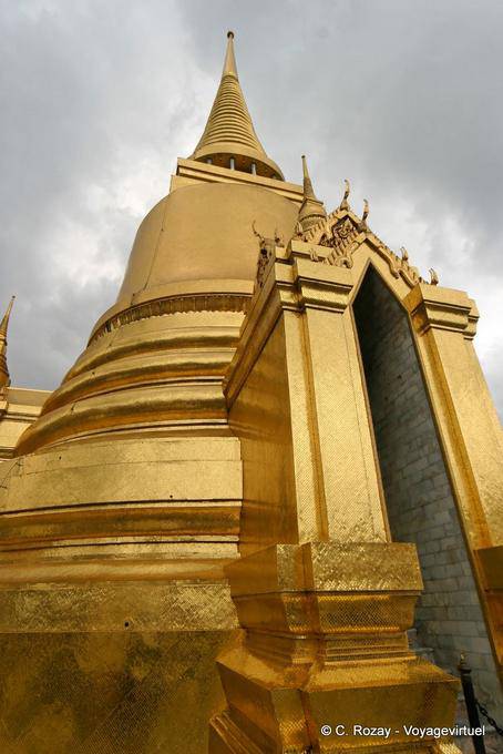 Phra Si Rattana Chedi, Wat Phra Kaew, Bangkok - Thailand