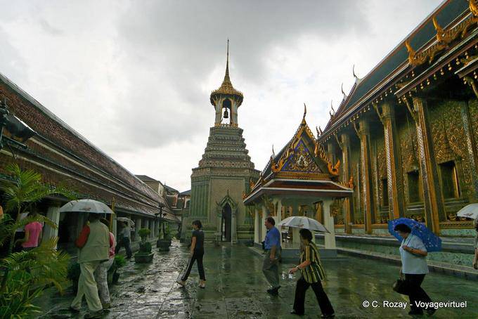 Another view of Chapel of Gandhara Buddha, Wat Phra Kaew, Bangkok - Thailand