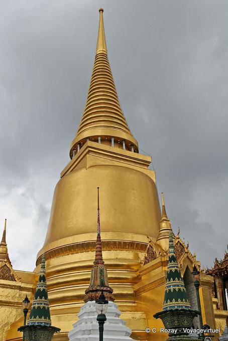 Golden Stupa, Wat Phra Kaew, Bangkok - Thailand