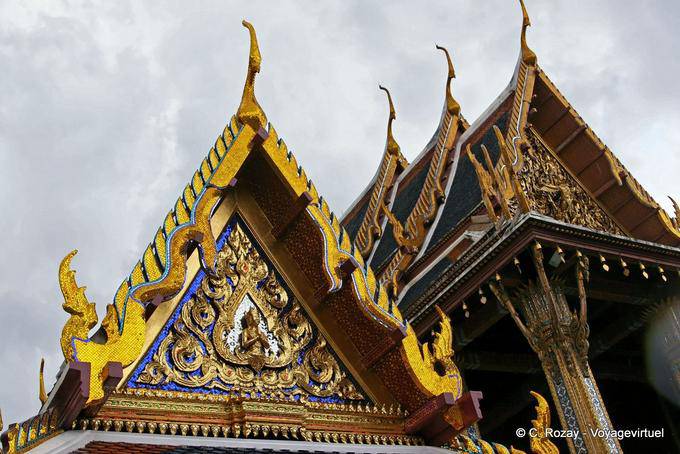 Deco roofs, Wat Phra Kaew, Bangkok - Thailand