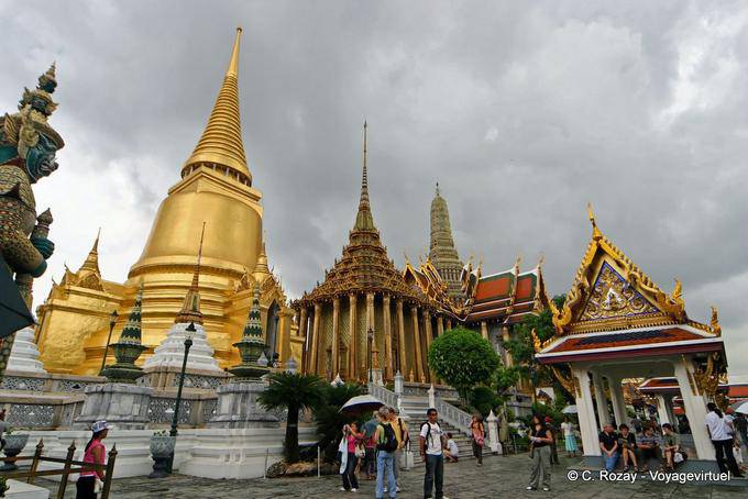 Phra Sri Rattana Chedi and Mondop, Wat Phra Kaew, Bangkok - Thailand