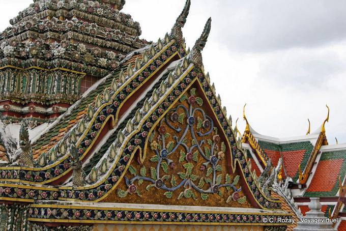 Roof Sawetkudakarn Viharn Phra Yod, Wat Phra Kaew, Bangkok - Thailand