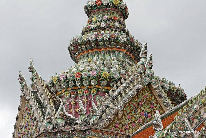 Top Sawetkudakarn Viharn Phra Yod, Wat Phra Kaew, Bangkok - Thailand