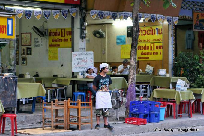 Waiting for the chef, Chiang Mai - Thailand