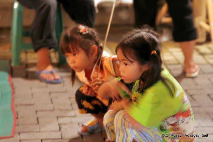 Curious little girls, Chiang Mai - Thailand