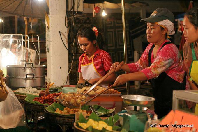 Kitchen on the street, Chiang Mai - Thailand