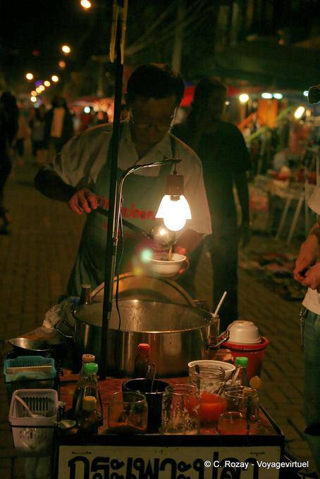 Marchand soup the night market, Chiang Mai - Thailand