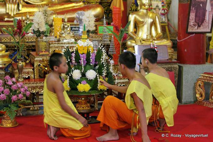 Young monks decorators, Chiang Mai Temple - Thailand