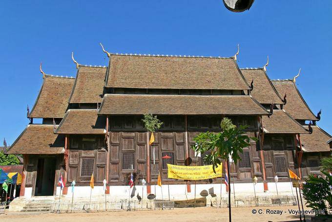 Wiharn wood Wat Phan Tao of Chiang Mai Temple - Thailand