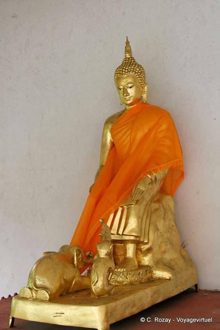 Buddha Wednesday (after sunset), Phra Pang Reerai, Chiang Mai - Thailand